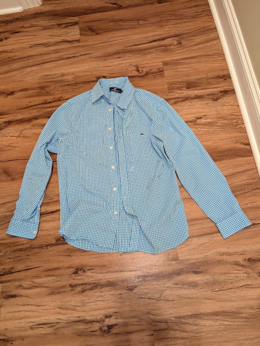Vineyard Vines button down - Size M